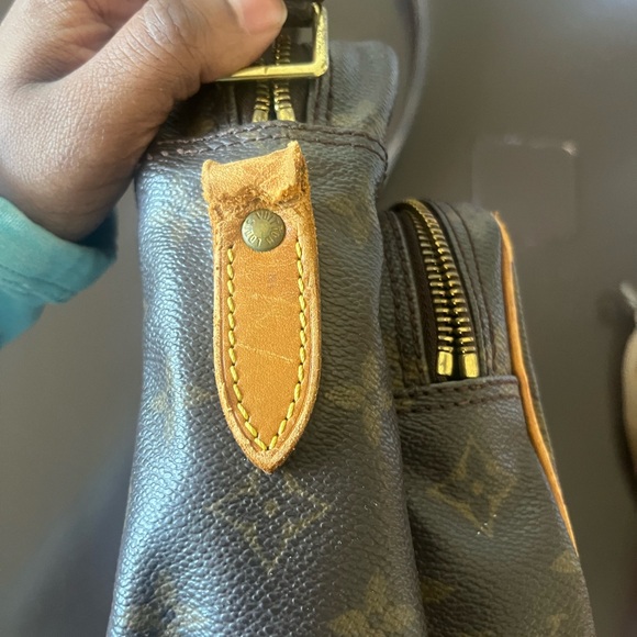 Authentic louis vuitton cross body bag - Picture 3 of 4